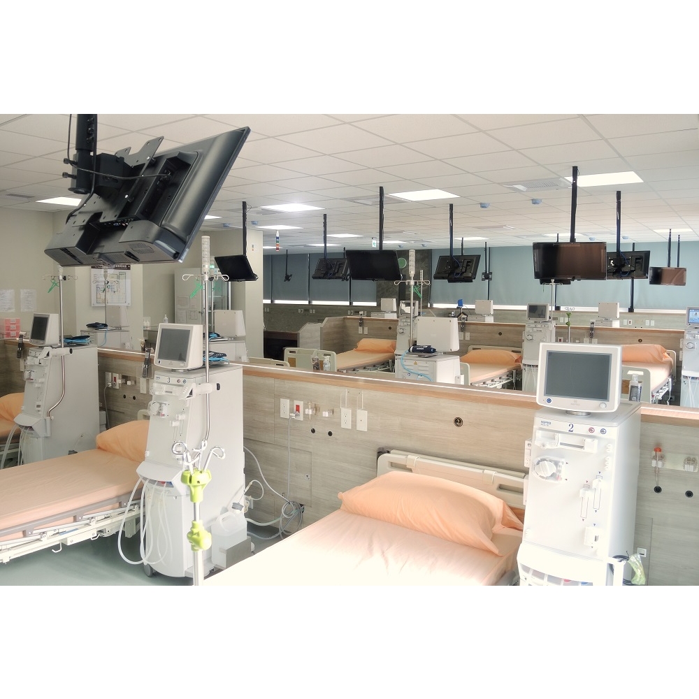 透析區落地窗採光明亮，心靈清爽。